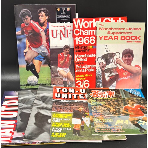 2080 - Football; a collection of Manchester United yearbooks, membership packs, books, etc.