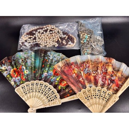 2092 - A collection of costume jewellery