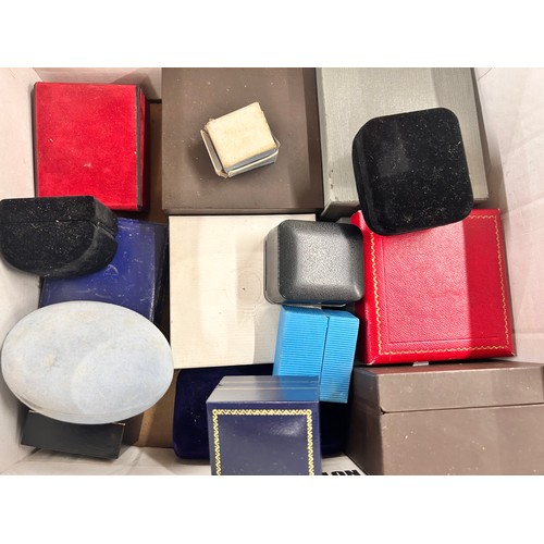 2120 - A collection of vintage jewellery boxes