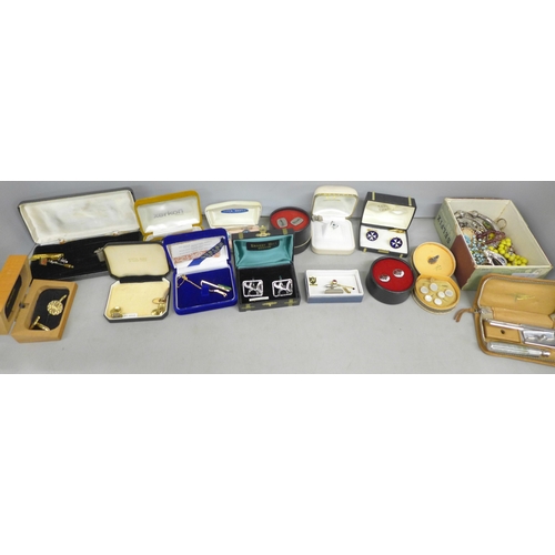 2065 - A collection of cufflinks and tie-pins