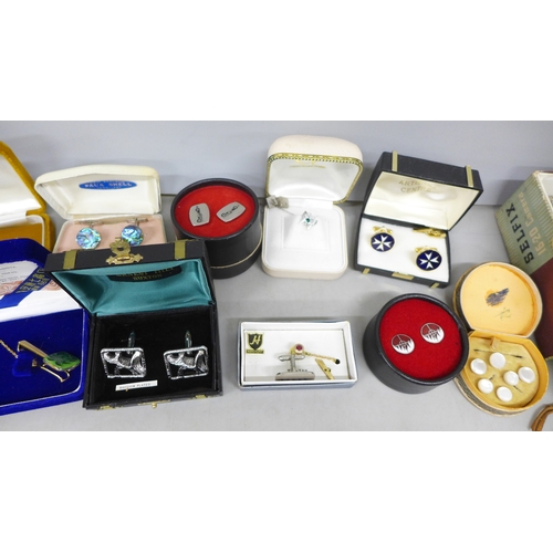 2065 - A collection of cufflinks and tie-pins