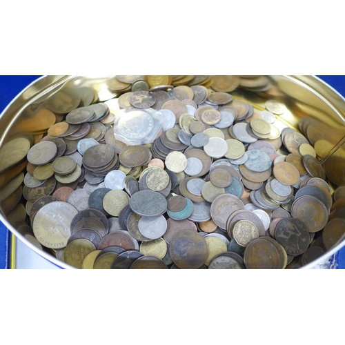 2072 - Coins; ten coin folders, some with coins, a large collection of loose coins including pennies, bank ... 