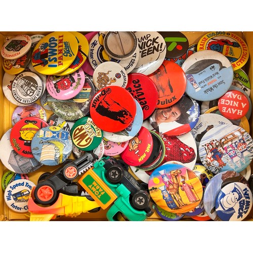 2114 - A collection of pin badges including Thunderbirds and a Small Soldiers bag