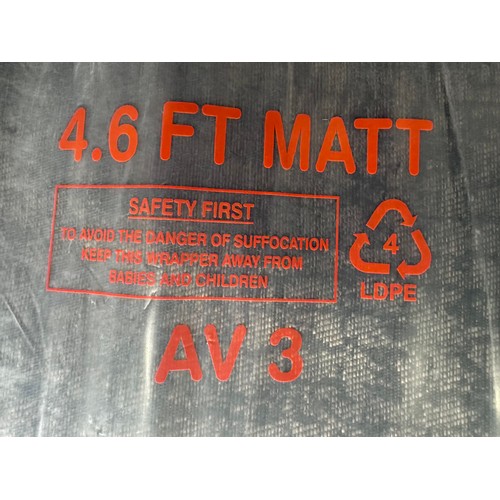 3268 - A grey and white double mattress