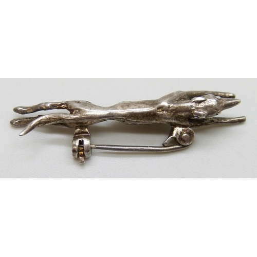 7157 - A silver dog brooch in the form of a racing greyhound, HG, London, 1991, 3.5cm