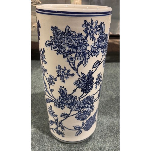 3080 - A blue and white ceramic umbrella stand
