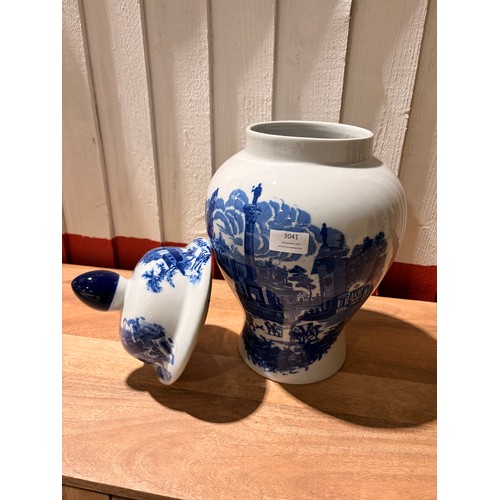 3106 - A white and blue ceramic ginger jar