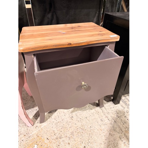 3113 - A light brown single drawer lamp table (damaged/marked)