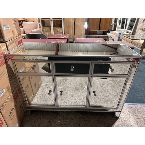 3115 - A mirrored three drawer three door sideboard (crack on doors)