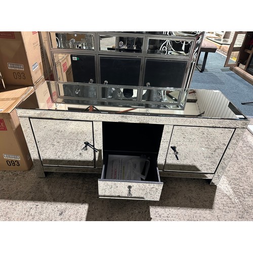 3116 - A mirrored two door single drawer media unit