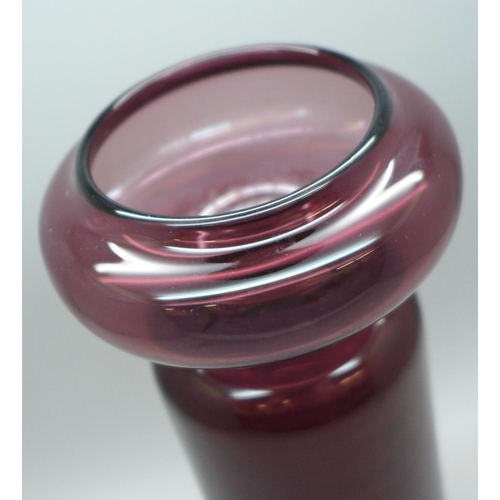 2029 - A Scandinavian glass vase, 20cm