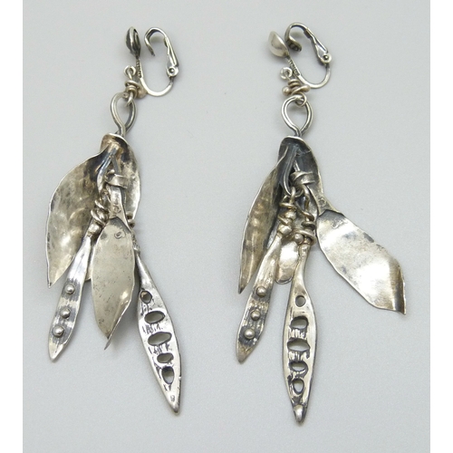 7060 - A pair of Brutalist design silver leaf earrings with clip on fasteners, 8.7cm