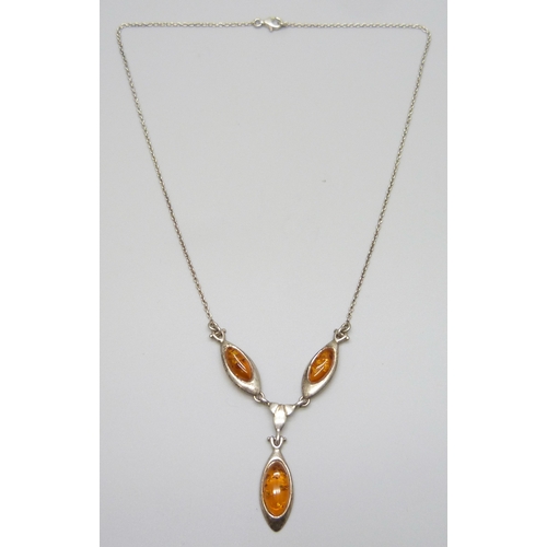 7121 - A silver and Baltic amber drop necklace, 44cm