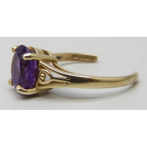 7168 - A 9ct gold and amethyst ring, a/f, 2.5g