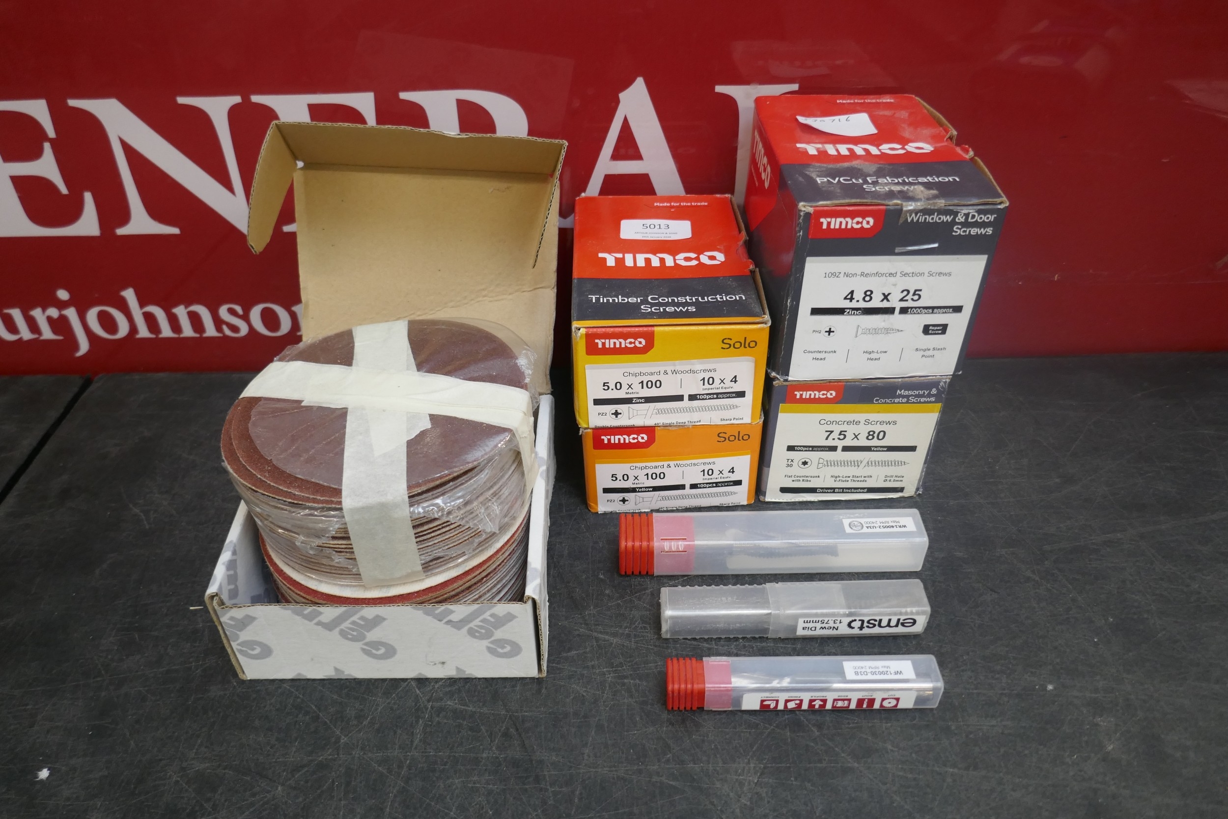 2 boxes of Timco 5.0 x 100 zinc solo chipboard and wood screws, a box ...