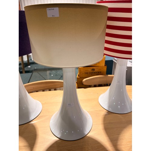 3085 - An assortment of table lamps with various shades