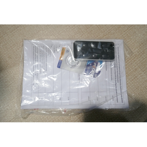 6051 - A Delonghi ceramic fan heater with remote, (376-401) *This lot is subject to VAT