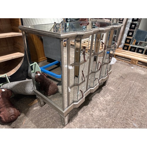 3073B - A mirrored 3 drawer chest (cracked/damaged)