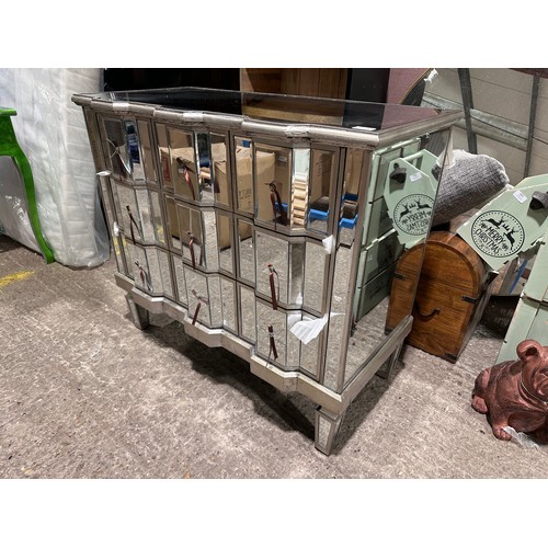 3073B - A mirrored 3 drawer chest (cracked/damaged)