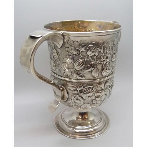 7001 - A George III silver two handled loving cup with embossed floral decoration, J Robertson & D Darling,... 