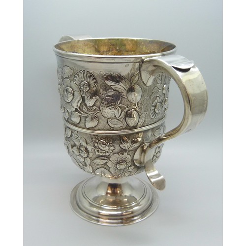 7001 - A George III silver two handled loving cup with embossed floral decoration, J Robertson & D Darling,... 