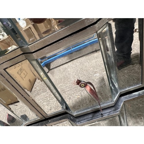 3073B - A mirrored 3 drawer chest (cracked/damaged)