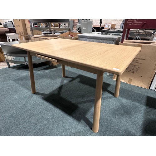 3074 - An Andersson Bianco oak extending dining table