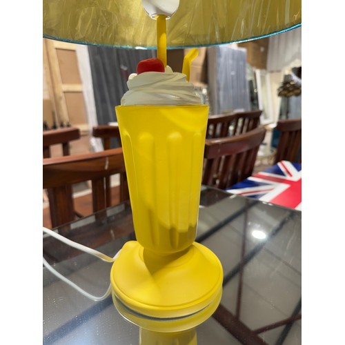 3078 - A table lamp in the form of a mikshake