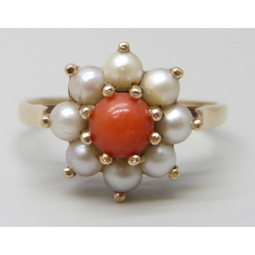 7089 - A 14ct gold, pearl and coral cluster ring, 2.8g, O