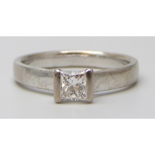 7090 - An 18ct white gold diamond solitaire ring, 4.5g, N
