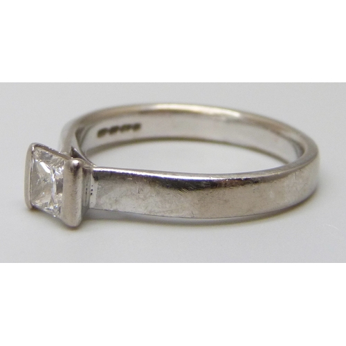 7090 - An 18ct white gold diamond solitaire ring, 4.5g, N