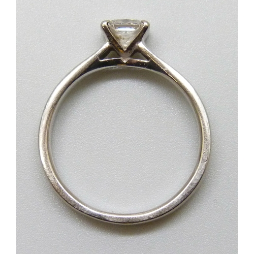 7090 - An 18ct white gold diamond solitaire ring, 4.5g, N