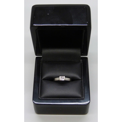 7090 - An 18ct white gold diamond solitaire ring, 4.5g, N