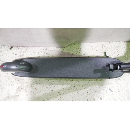 6241 - A Li-fe 200 electric scooter with charger & box RRP £299.00