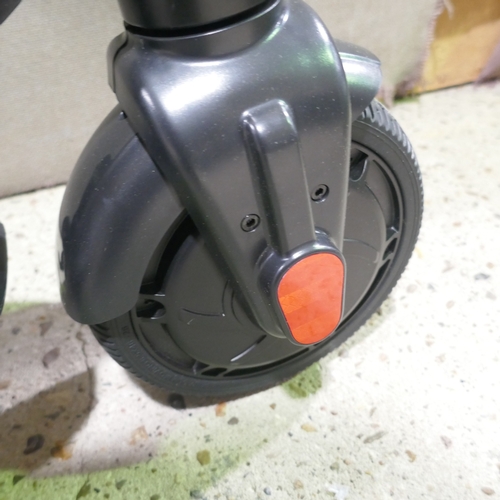 6241 - A Li-fe 200 electric scooter with charger & box RRP £299.00