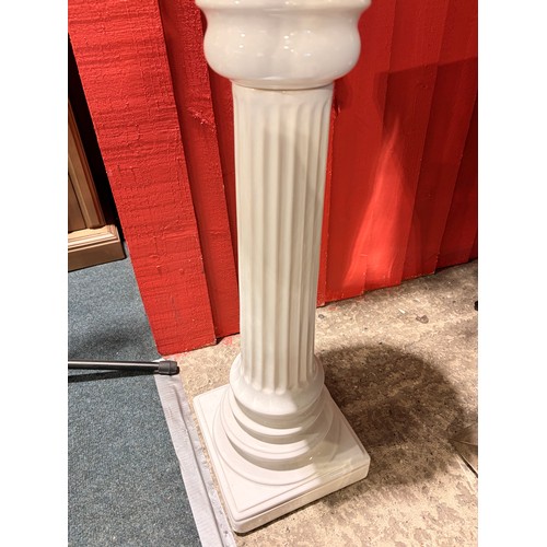 3007 - A white ceramic pedestal with planter