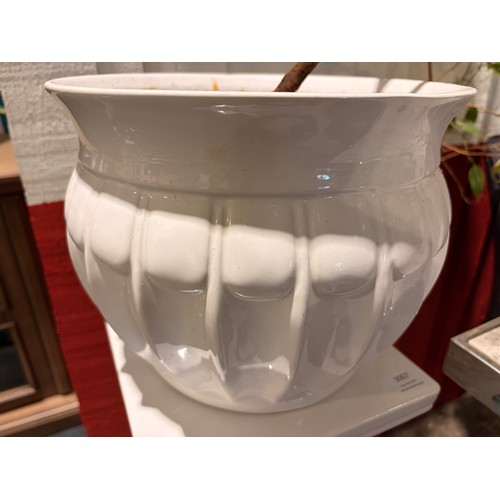 3007 - A white ceramic pedestal with planter