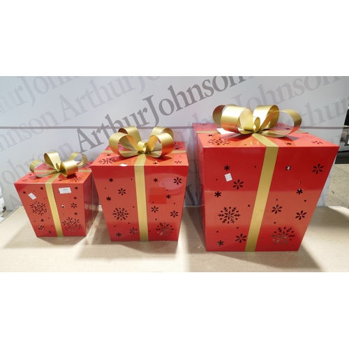 6005 - An LED metal Christmas gift box  assortment (377-465) *This lot is subject to VAT