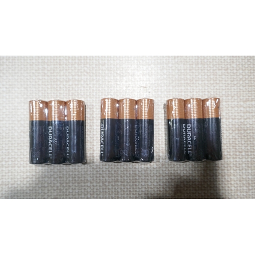 6005 - An LED metal Christmas gift box  assortment (377-465) *This lot is subject to VAT