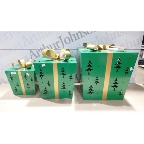 6006 - An LED metal Christmas gift box  assortment (377-466) *This lot is subject to VAT