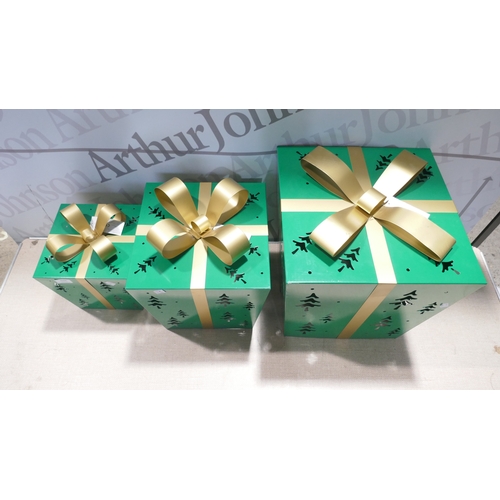 6006 - An LED metal Christmas gift box  assortment (377-466) *This lot is subject to VAT