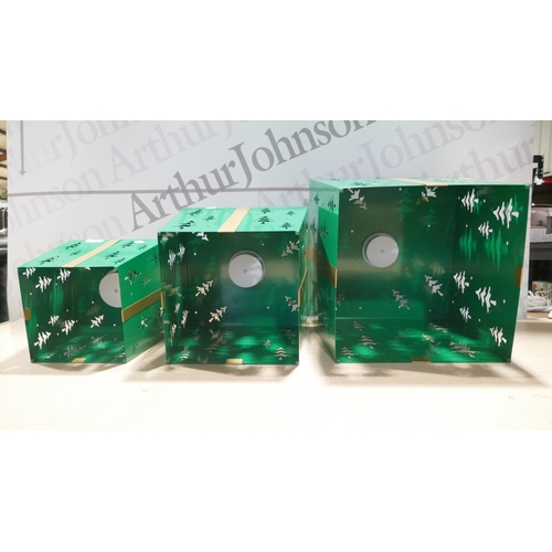 6006 - An LED metal Christmas gift box  assortment (377-466) *This lot is subject to VAT