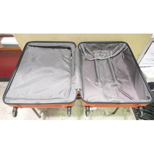 6282 - An American Tourister Jetdriver hardside suitcase (378-386) *This lot is subject to VAT