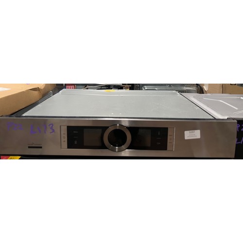 3297 - A Bosch Serie 8 Home Connect single Pyrolytic oven (620-173) *This lot is subject to VAT