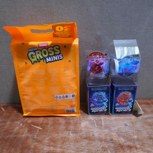 6121 - A Mega Gross Minis Halloween 20 pack  and two Wonder Sphere mini,s (377-143,300) *This lot is subjec... 