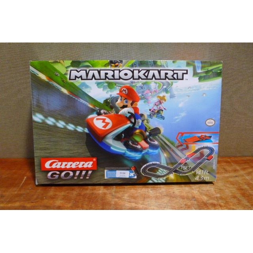 6134 - A Mario Kart toy race track  (377-502) *This lot is subject to VAT
