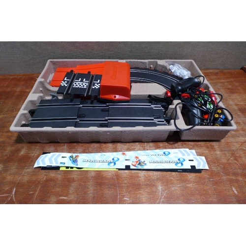 6134 - A Mario Kart toy race track  (377-502) *This lot is subject to VAT