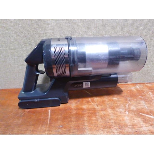 6194 - A Samsung Jet 75 stick vacuum cleaner with charger, original RRP £249.99 + VAT (378-434) *This lot i... 