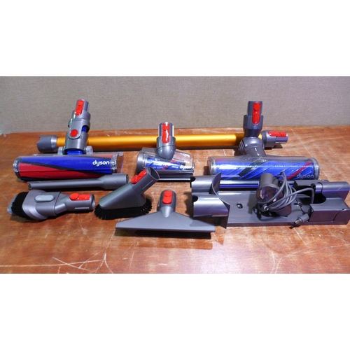 6195 - A Dyson V8 Absolute stick vacuum cleaner with charger, original RRP £324.99 + VAT (378-43) *This lot... 
