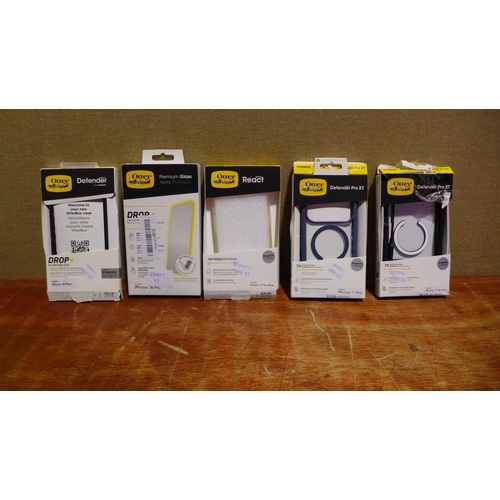 6206 - A quantity of iphone cases and a screen protector, *This lot is subject to VAT